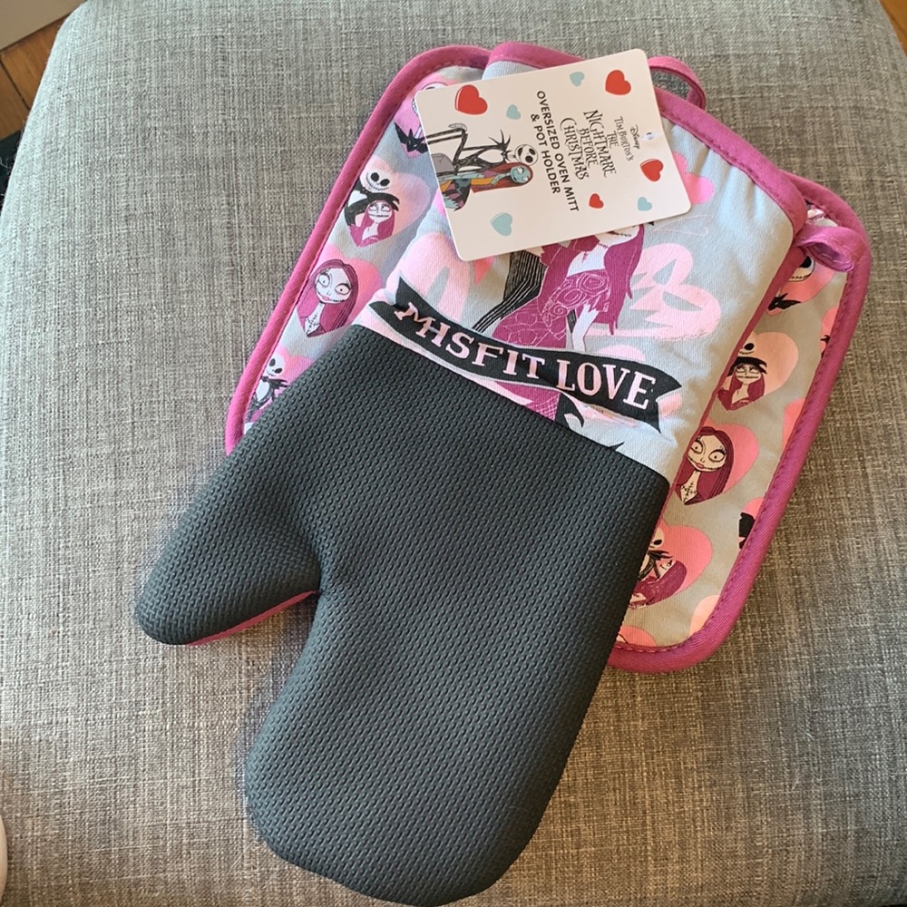 Nightmare Before Christmas Oversized Mitt and pot holder - new